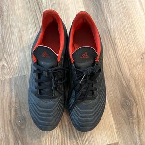 Adidas predator soccer shoes size 7.5 boys/men’s cleats